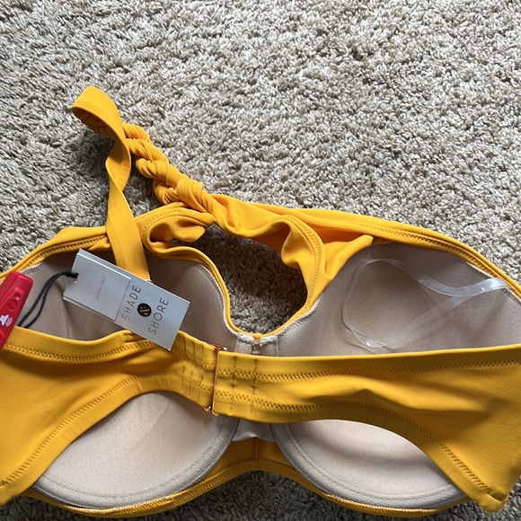 New Women Swimming Top. Size 38D - Picture 4 of 4